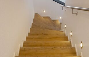 Vinylboden auf Betontreppe (nachher)